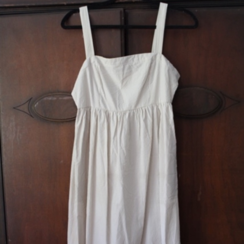 Long stripped dress with ruffle bottom